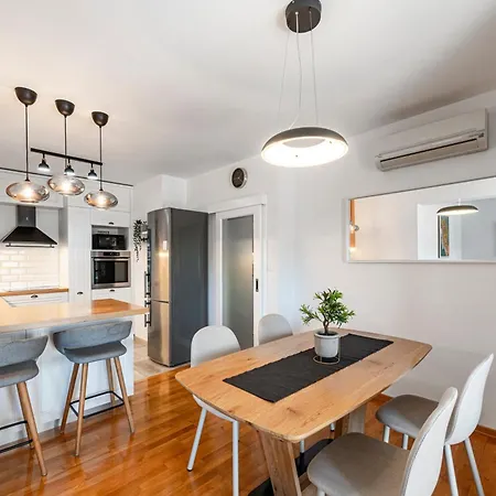 Prestige 7 Apartment